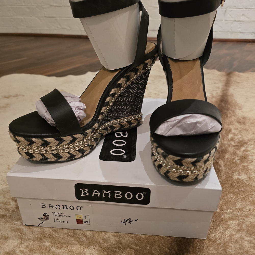 BAMBOO Black and Tan Patterned Wedges
